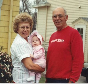 1991Oct-Hannah&Grandparents
